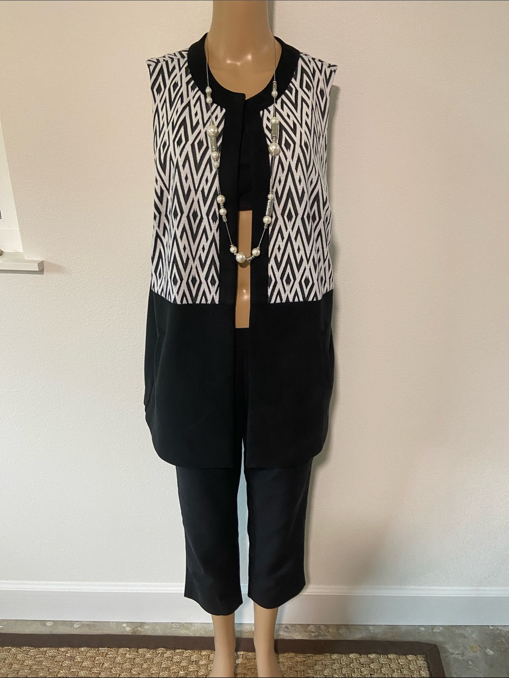 Chico's Black & White Geometric open Vest size 2